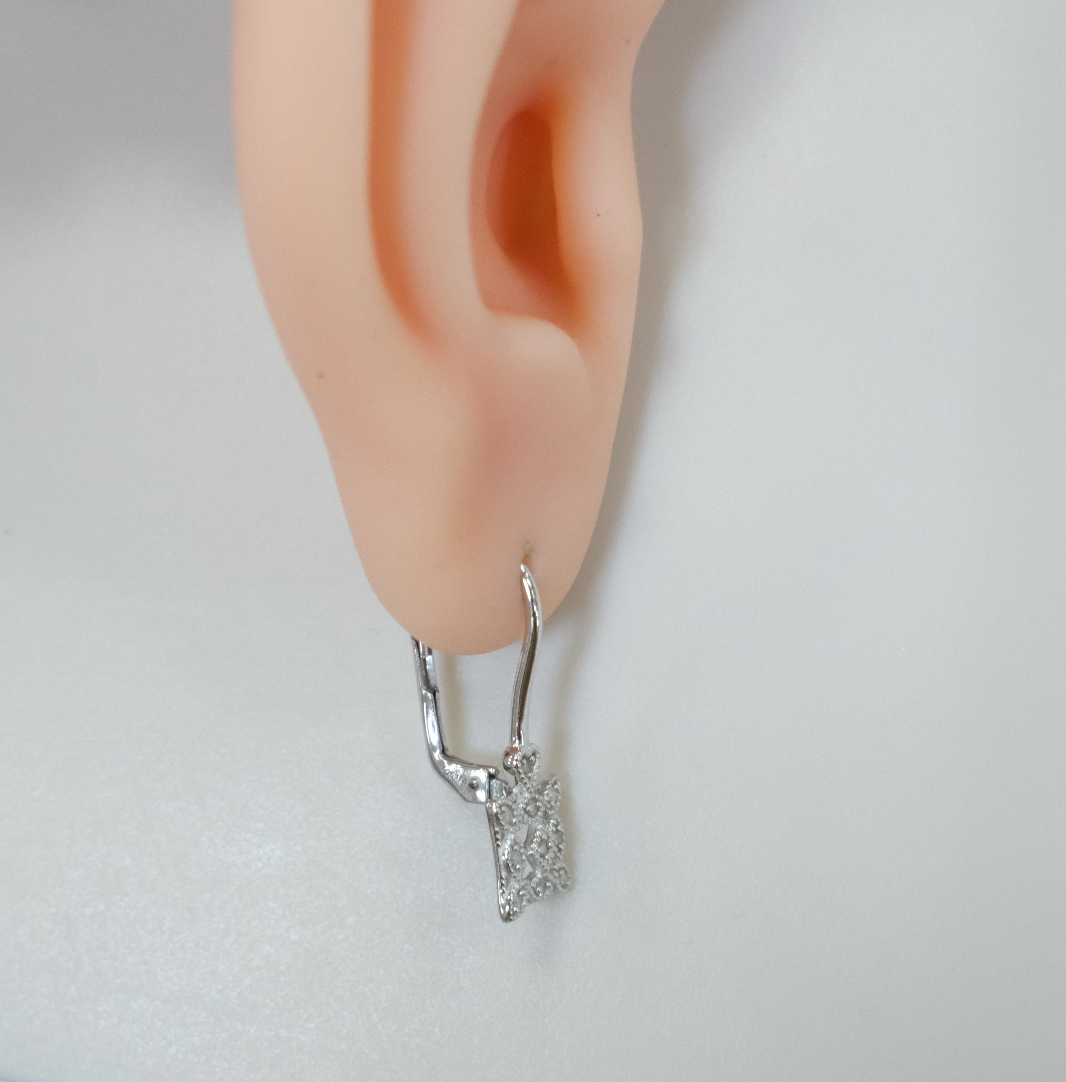 Серебряные серьги с бриллиантами